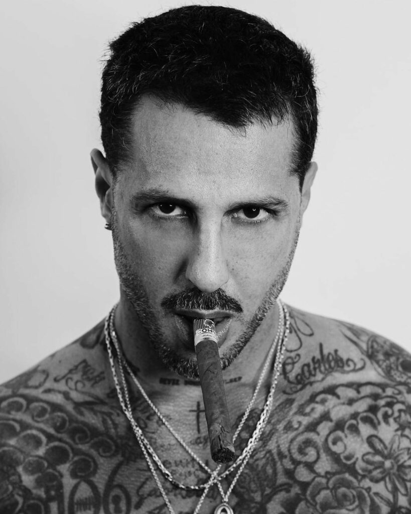 Fabrizio Corona, NON È UNA SERIE TV, È LA MIA VITA.  GUARDA LO SHOW STASERA ORE 22.00 LA 7  È IMP… su Instagram per i suoi fan