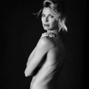 Martina Colombari, la regina della bellezza italiana che ha conquistato i cuori di tutti con il suo...