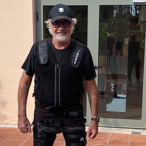 Flavio Briatore Oggi mi sono allenato con un giubbotto di ultima generazione con gli elettrodi…l...