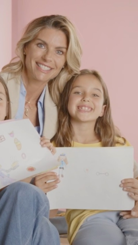 C'era una volta una bellissima e simpatica ragazza di nome Martina Colombari, famosa per la sua...