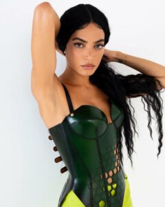 Elodie, Vertigine è la canzone più trasmessa dalle radio. Grazie per il supporto!  Se vo… su Instagram saluta i suoi fan