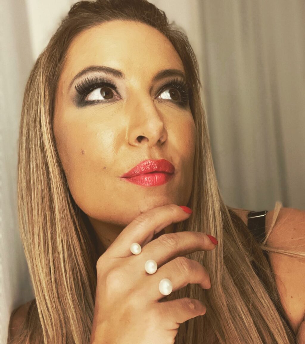 Selvaggia Lucarelli, Ieri era (!) la giornata della gentilezza , quindi ringrazio chi con gentilezza … su Instagram per i suoi fan