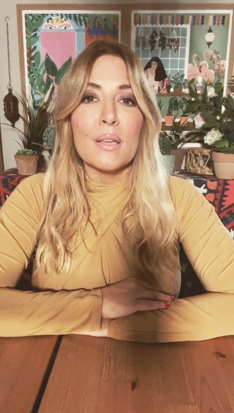 Selvaggia Lucarelli, Da oggi sarò una giornalista di Domani! Non è un gioco di parole ma una nuova av… su Instagram delizia i suoi fan