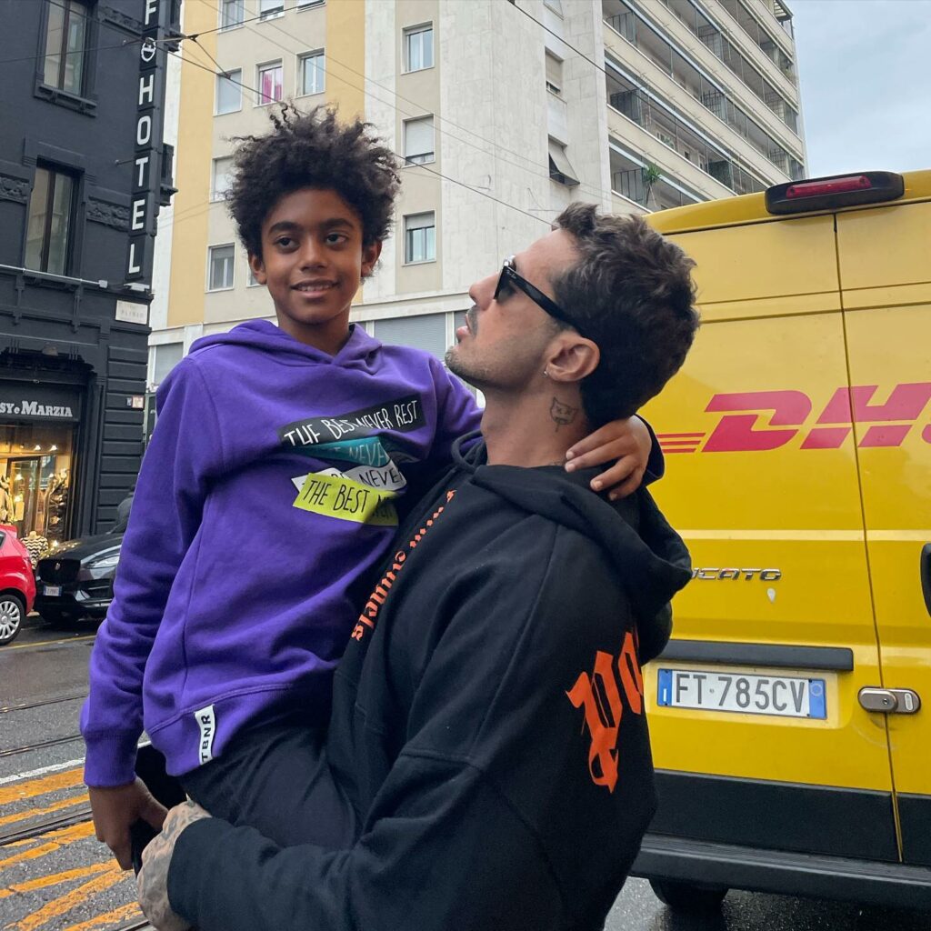 Fabrizio Corona, l'uomo dai mille casini e dalle innumerevoli polemiche, sembra non essere mai sazio...