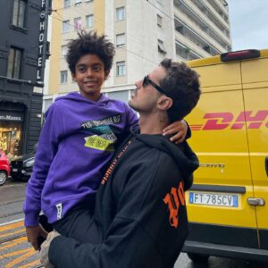 Fabrizio Corona, CHI USA I SOCIAL SA SOLO STRUMENTALIZZARE.BRAVI…. su Instagram per i suoi fan