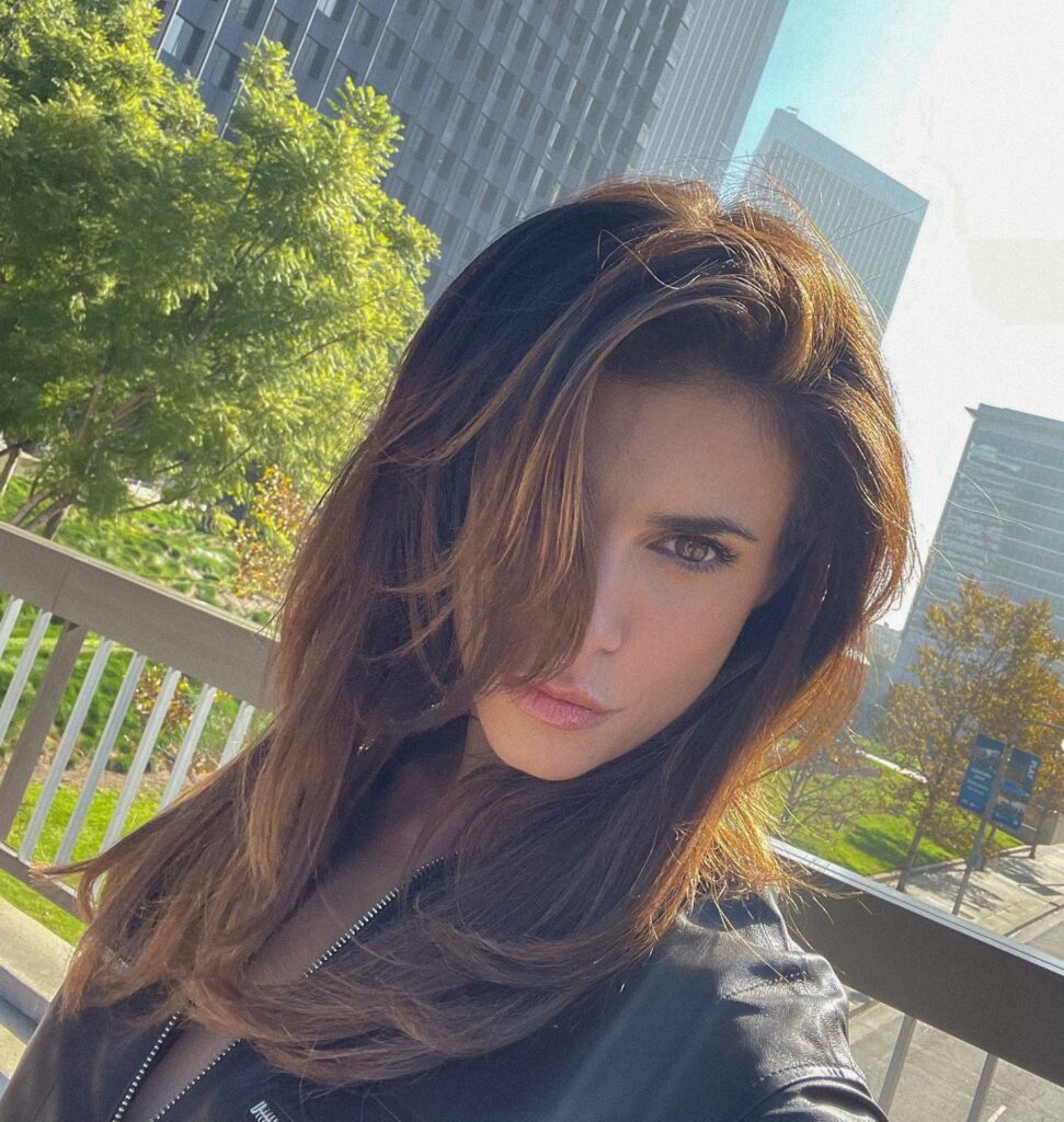 Elisabetta Canalis, … su Instagram incanta i suoi fan