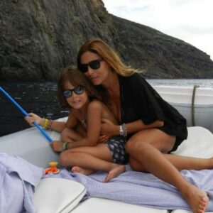 Selvaggia Lucarelli, Una foto del 2011: io e Leon in “vacanza” a Vulcano (questa foto è stata scattat… su Instagram delizia i suoi fan