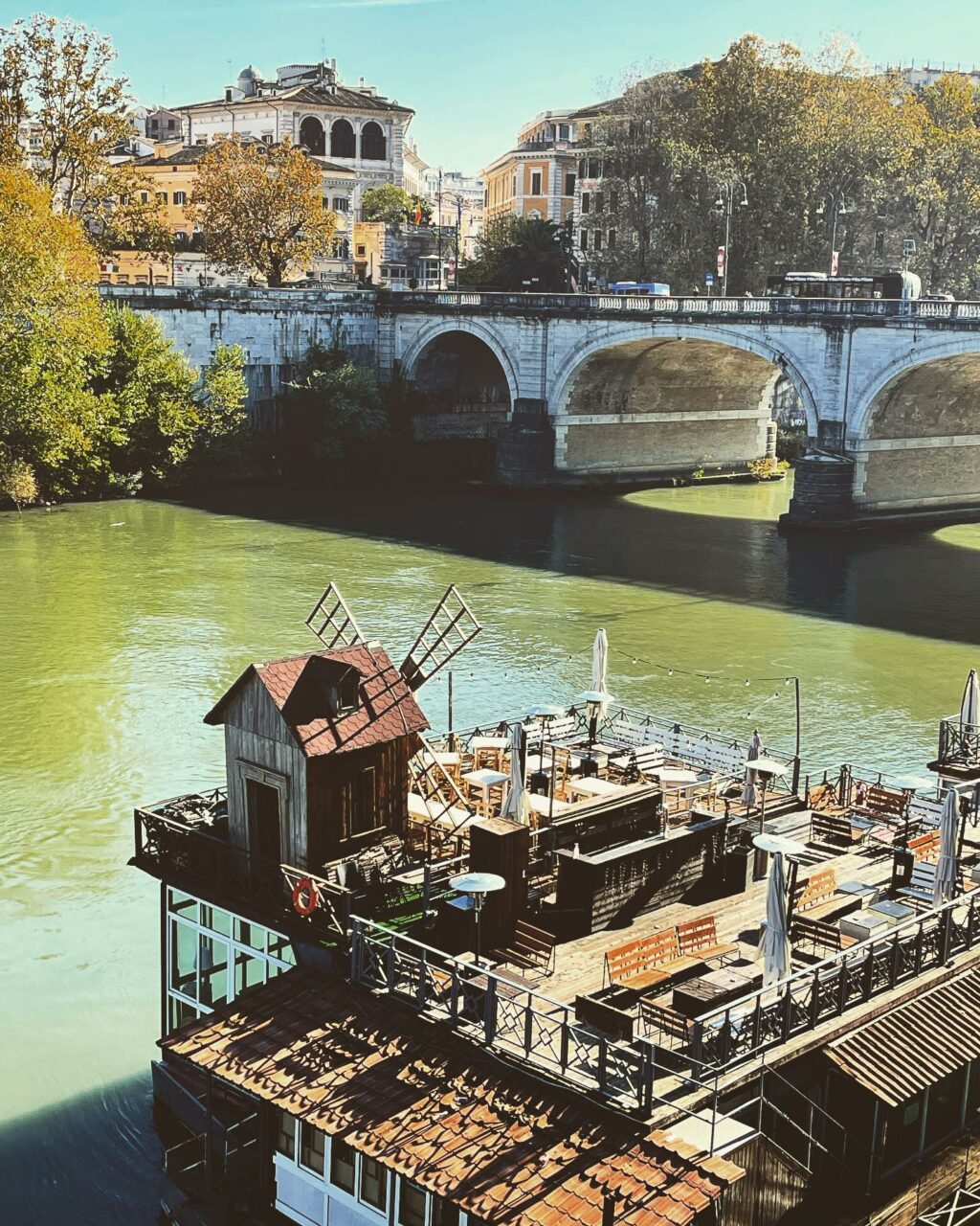 Selvaggia Lucarelli, I famosi mulini romani. ;)… su Instagram incanta i suoi fan