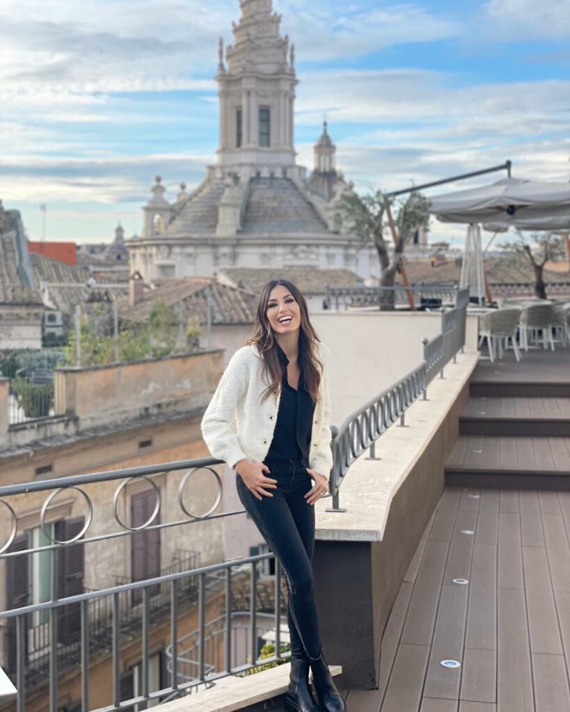 Elisabetta Gregoraci, Quanto sei bella Roma… su Instagram per i suoi fan