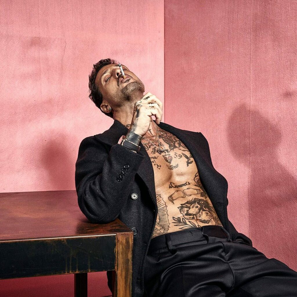 Ciò che possiamo dire di Fabrizio Corona è che ha sicuramente fatto parlare di sé nella cronaca rosa...