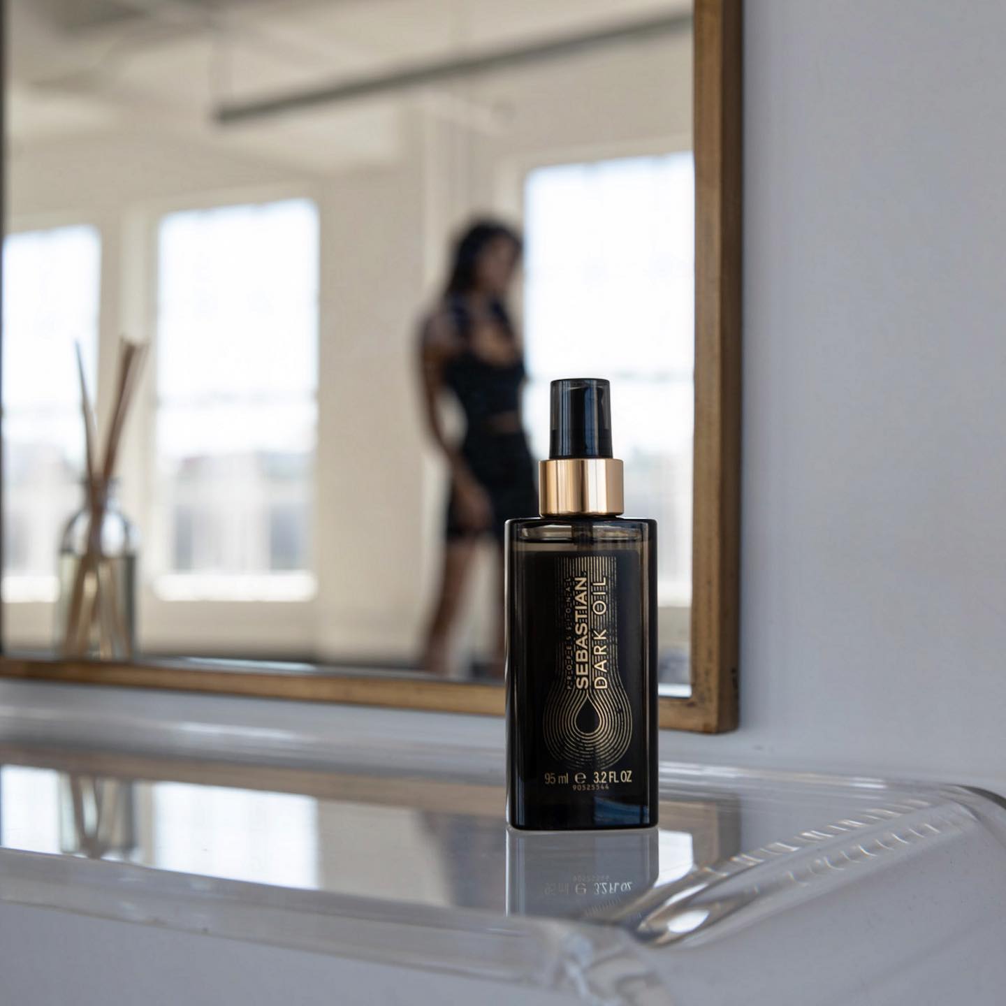 Elisabetta Canalis Le regole non esistono per lo styling di Sebastian Professional by
Scorri ver...