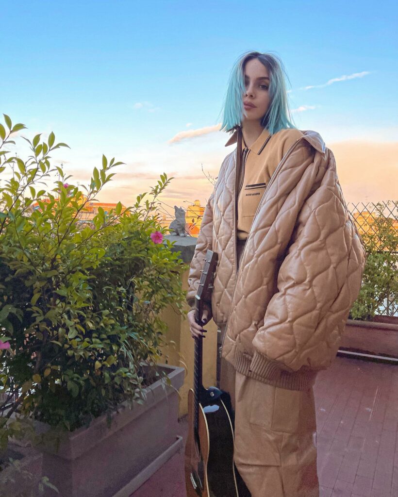 Rose Villan, fallin’… su Instagram saluta i suoi fan