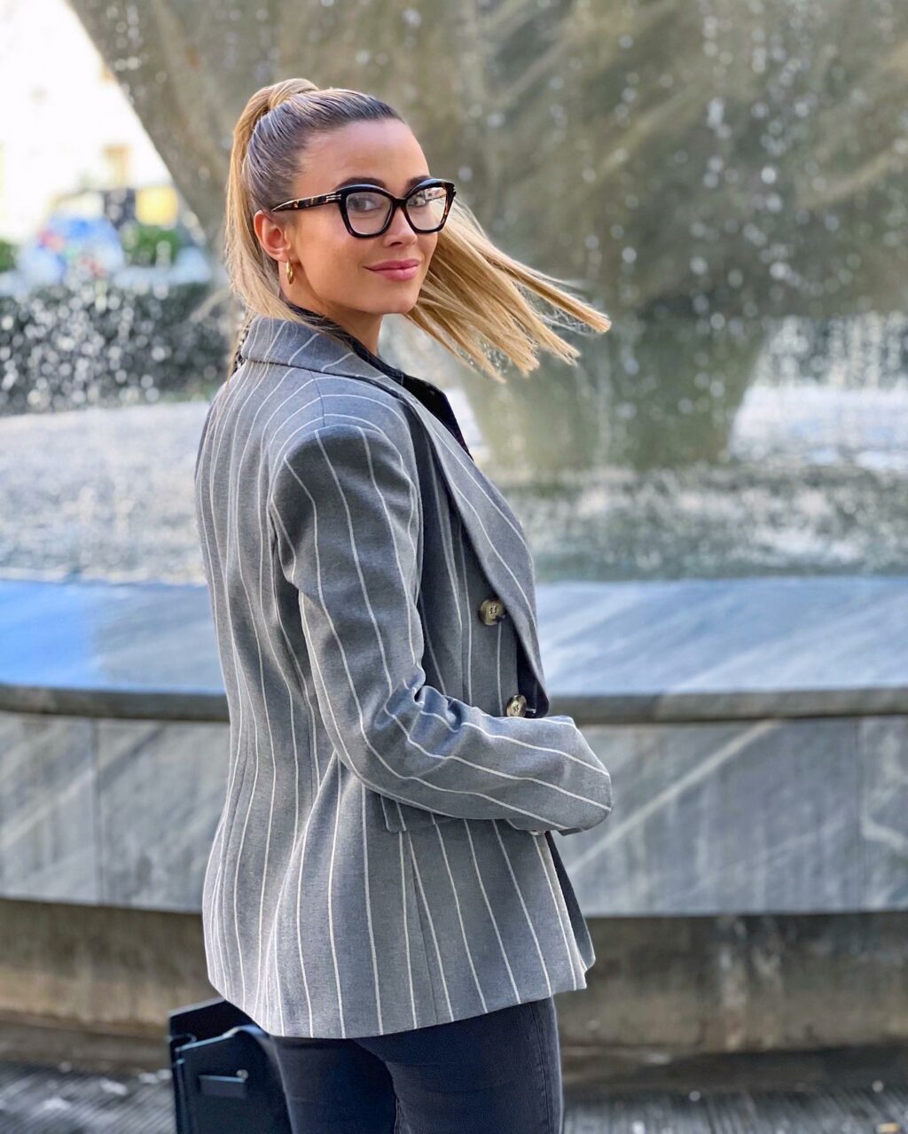 Vi presento Diletta Leotta, la regina italiana delle telecamere e dei microfoni sportivi! Con il suo...