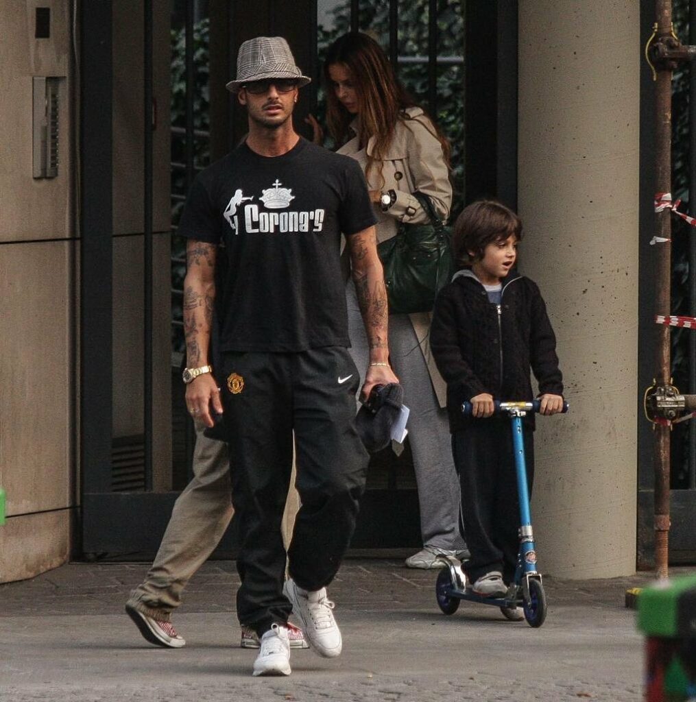 Fabrizio Corona, CORONA SA TUTTO DI TUTTI, ACCUMULA CONTATTI E INFORMAZIONI SEGRETE, DIVENTA UN R… su Instagram incanta i suoi fan