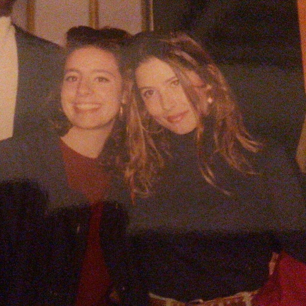 Selvaggia Lucarelli, Io e la mia amica e compagna di banco Annalaura in gita a Londra l’ultimo anno d… su Instagram per i suoi fan