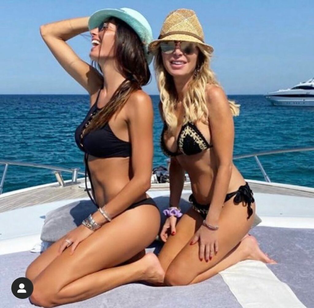 Elisabetta Gregoraci, .. chi trova un ‘ amica trova un tesoro .. se poi l’ amica e ‘una gran rompiscat… su Instagram incanta i suoi fan