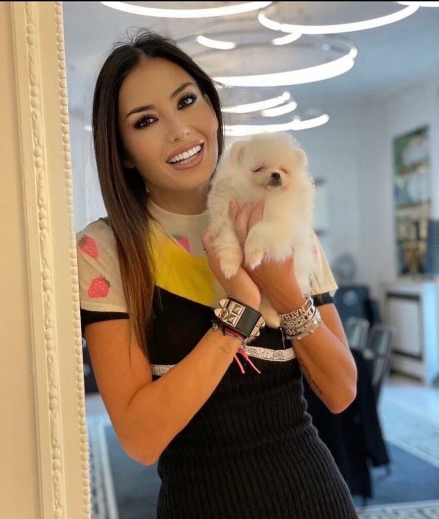 Elisabetta Gregoraci, Vi presento “Love”..questa nuvoletta dì pelo bianca è la cagnolina di mia cugina… su Instagram incanta i suoi fan