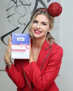 Avete mai pensato a Martina Colombari come al calmo e pacifico lago di Como? Bene, lasciatevi dire...