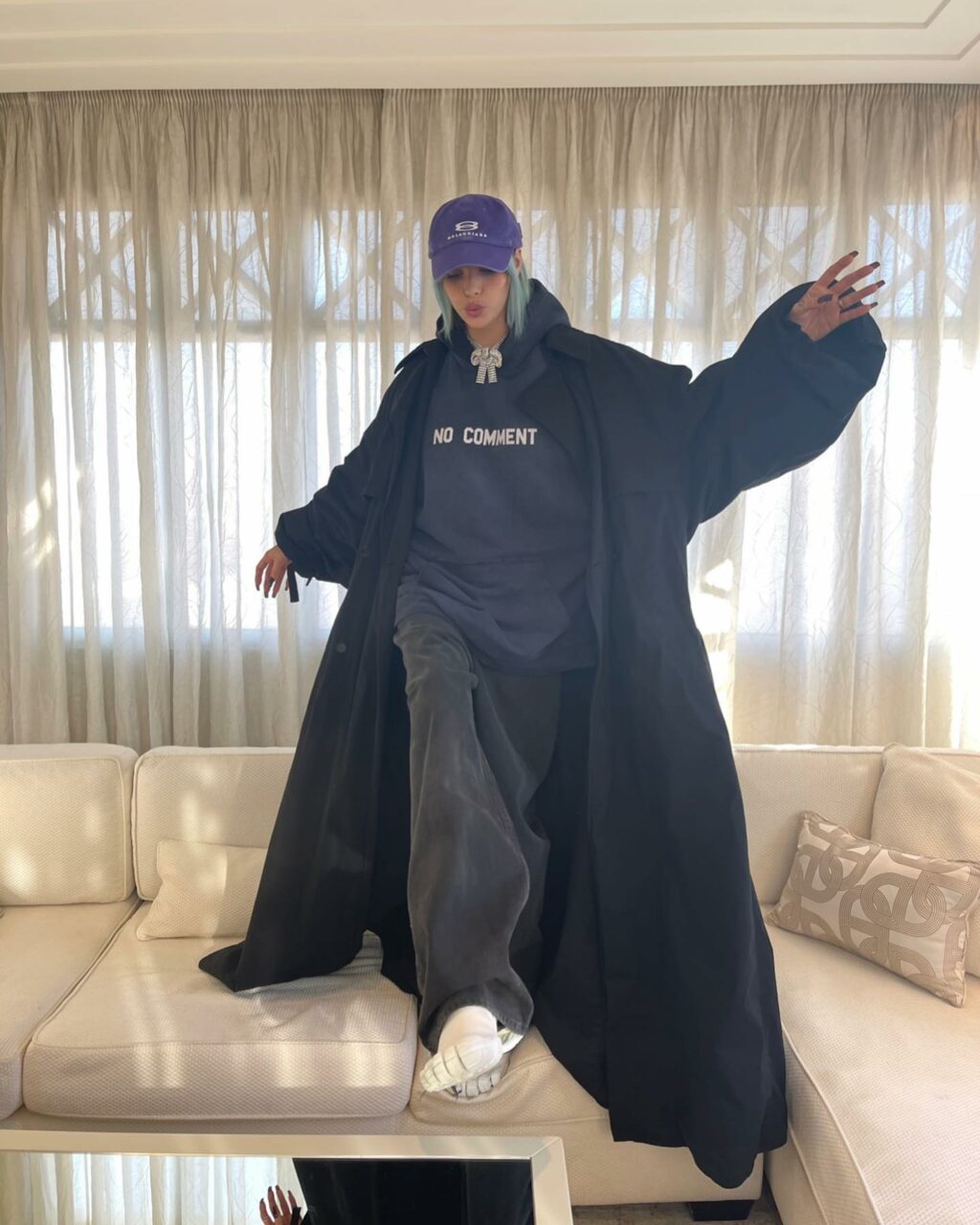 Rose Villan, thank you   IN THE BAG!… su Instagram incanta i suoi fan