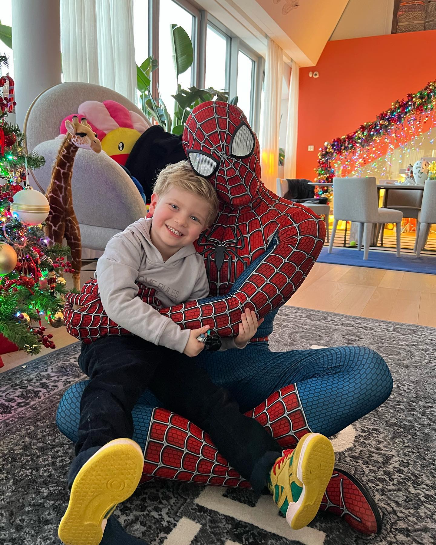 Fedez Quando preferisci Spider-Man a Babbo Natale
Grazie di cuore per questa belliss...