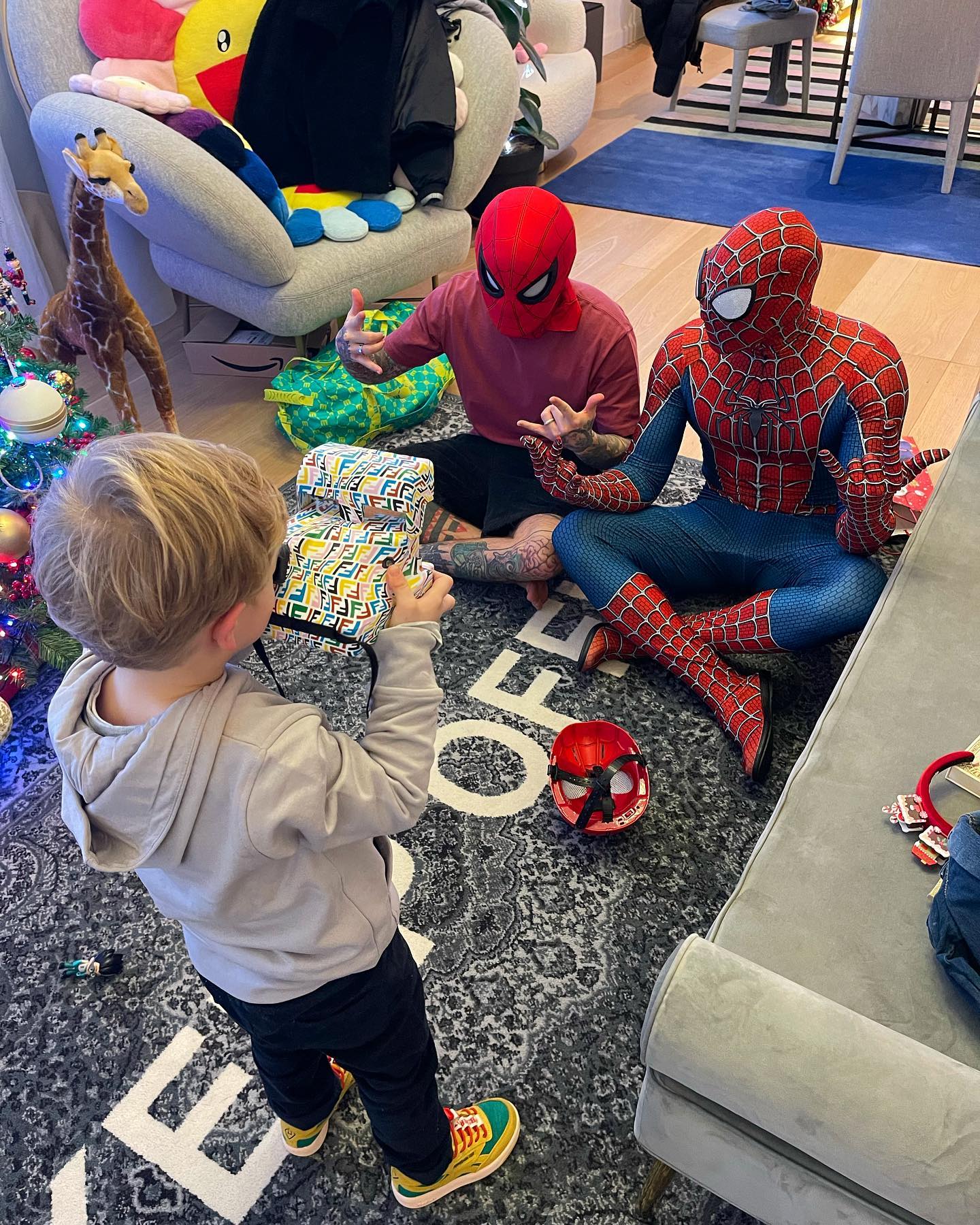 Fedez Quando preferisci Spider-Man a Babbo Natale
Grazie di cuore per questa belliss...