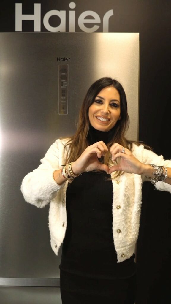 Elisabetta Gregoraci, Sto pensando di farmi un regalo di Natale: uno dei frigoriferi connessi di  ! Co… su Instagram incanta i suoi fan