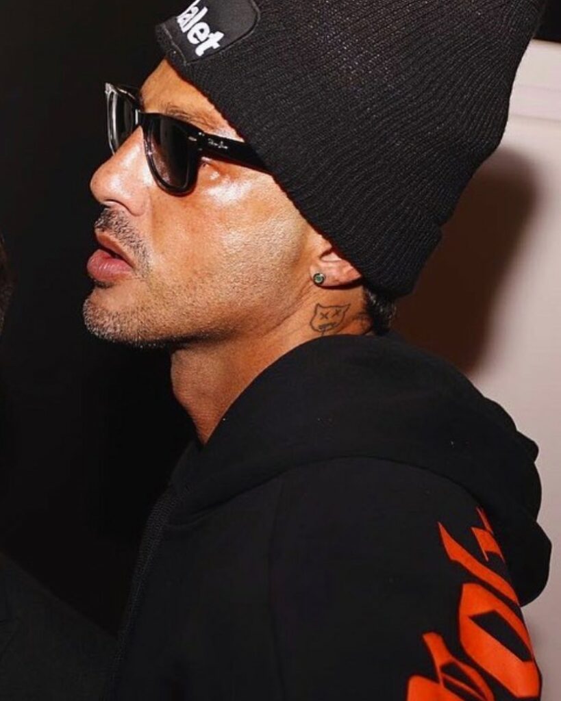 Fabrizio Corona, NEL PROFONDO DELL’OSCURITÀ…. su Instagram per i suoi fan