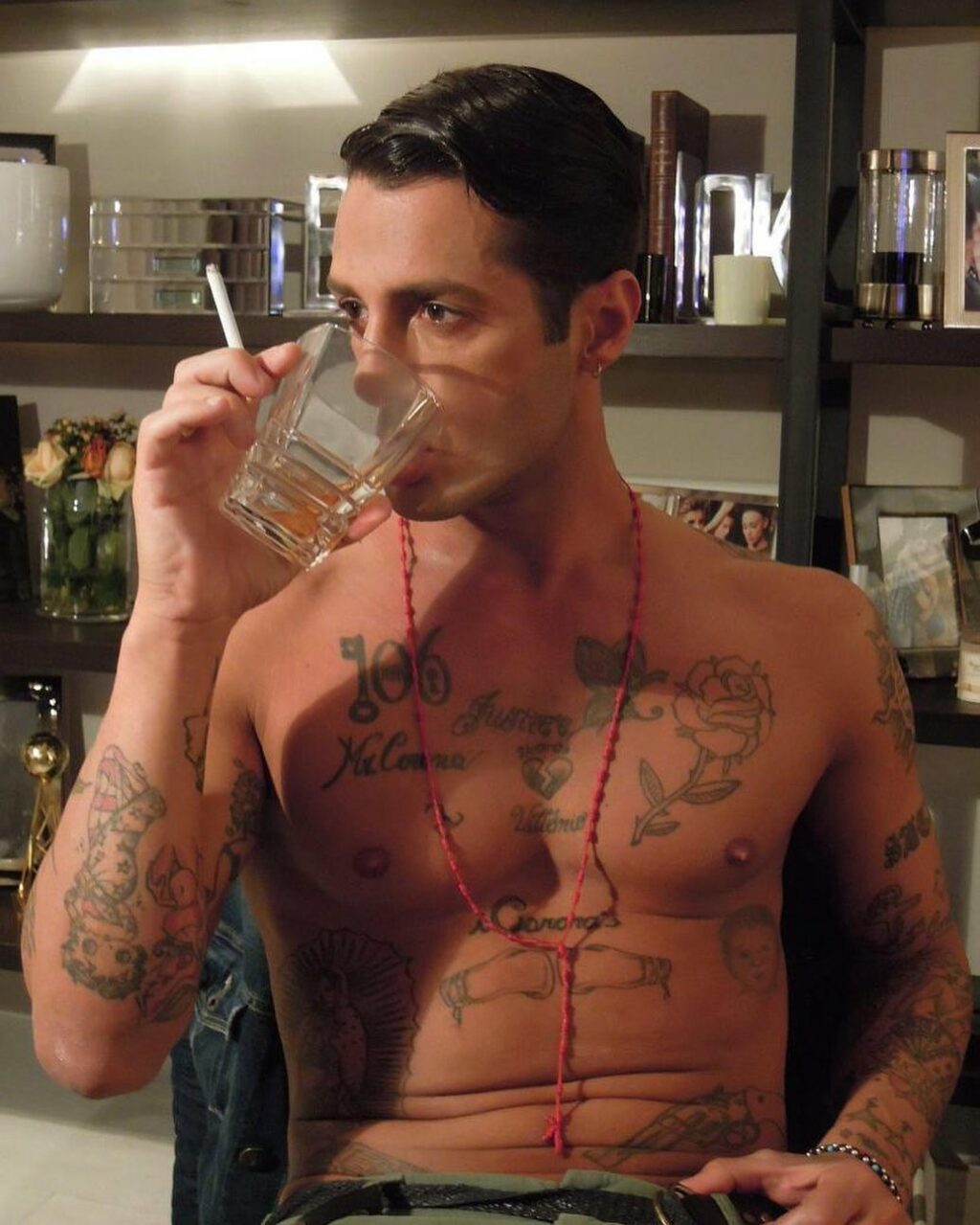 Fabrizio Corona, l'uomo delle mille facce e dei mille scandali. Un mix tra Robin Hood e il lupo...