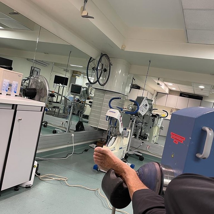 Flavio Briatore Troppe partite a tennis durante le vancanze in Kenya
Tutto ok solo un’infiamma...