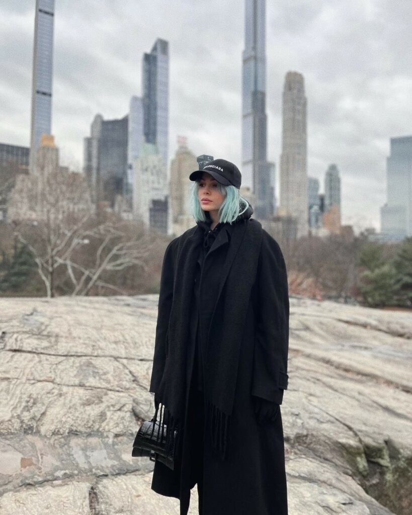 Rose Villan, just chillin’, killin’… su Instagram incanta i suoi fan