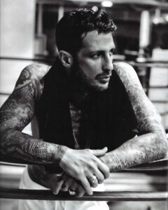 Fabrizio Corona, il "re dei paparazzi" italiano, ha fatto sfracelli con le sue gesta da gossipparo...