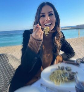 Elisabetta Gregoraci, Family Time: spaghetto alle vongole e passeggiatina in riva al mare accompagnati… su Instagram fa innamorare i suoi fan