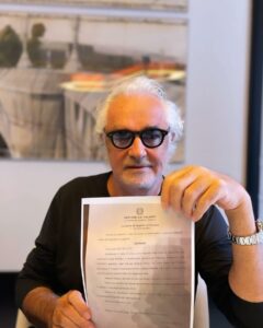 Flavio Briatore, Nel Maggio 2010 la Guardia di Finanza mi ha sequestrato la barca e sui media di … su Instagram per i suoi fan