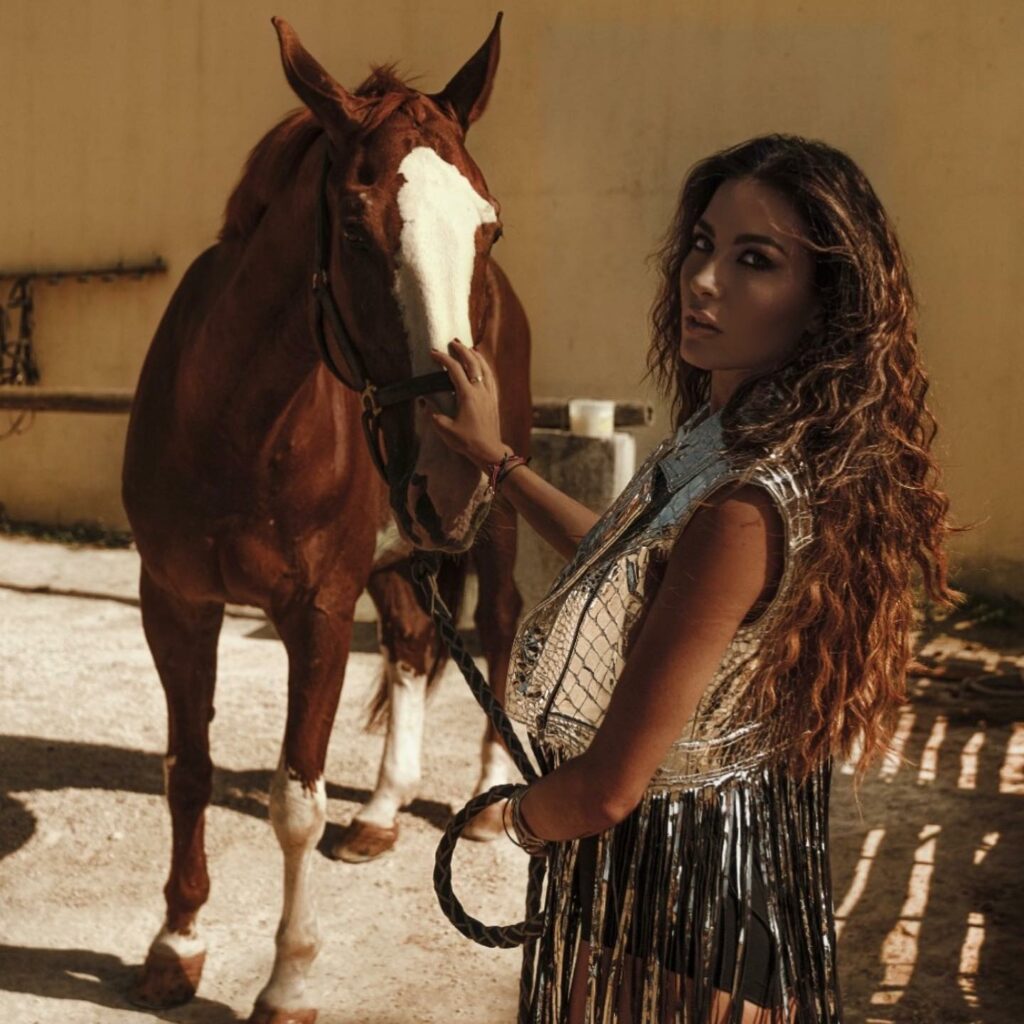 Elisabetta Gregoraci, Da piccolina andavo a cavallo…mi piaceva tantissimo, era una mia passione. Poi u… su Instagram incanta i suoi fan