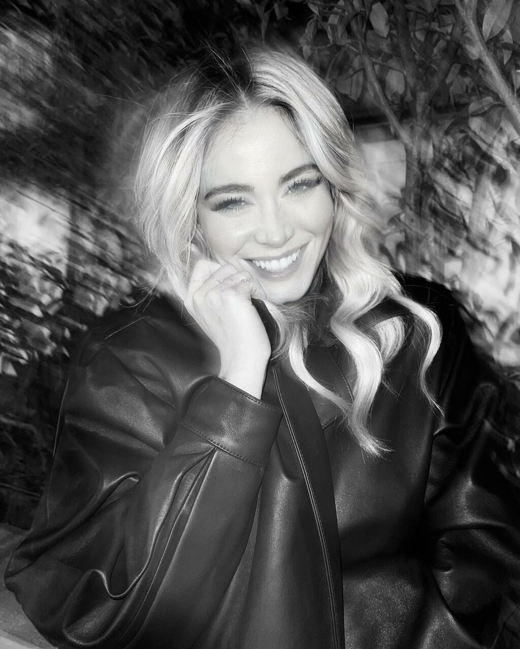 Benvenuti nel mondo di Diletta Leotta, la regina della tv sportiva italiana! Con il suo sorriso...