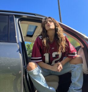 Elisabetta Canalis, la regina dell'autoscatto e dell'autopromozione, una vera e propria forza della...