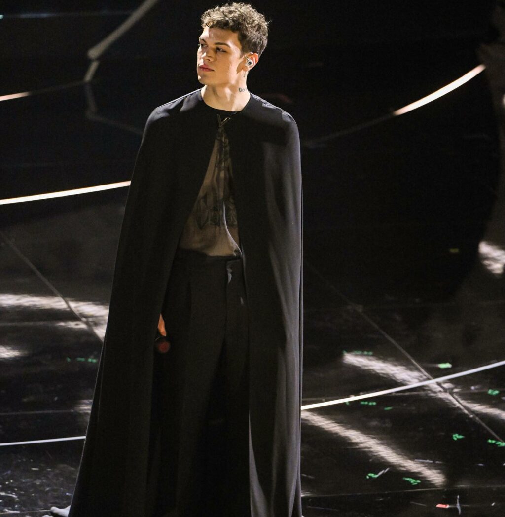 Selvaggia Lucarelli, Blanco. Gigantesca presenza scenica, giovanissimo ma carismatico, una bellezza s… su Instagram per i suoi fan