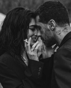 Fabrizio Corona, il paparazzo più temuto dai VIP e più amato dai tabloid. Con il suo sorriso...