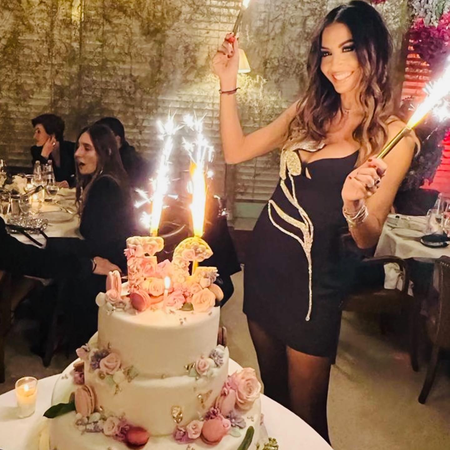 Elisabetta Gregoraci Happy birthday to me 8 Febbraio...