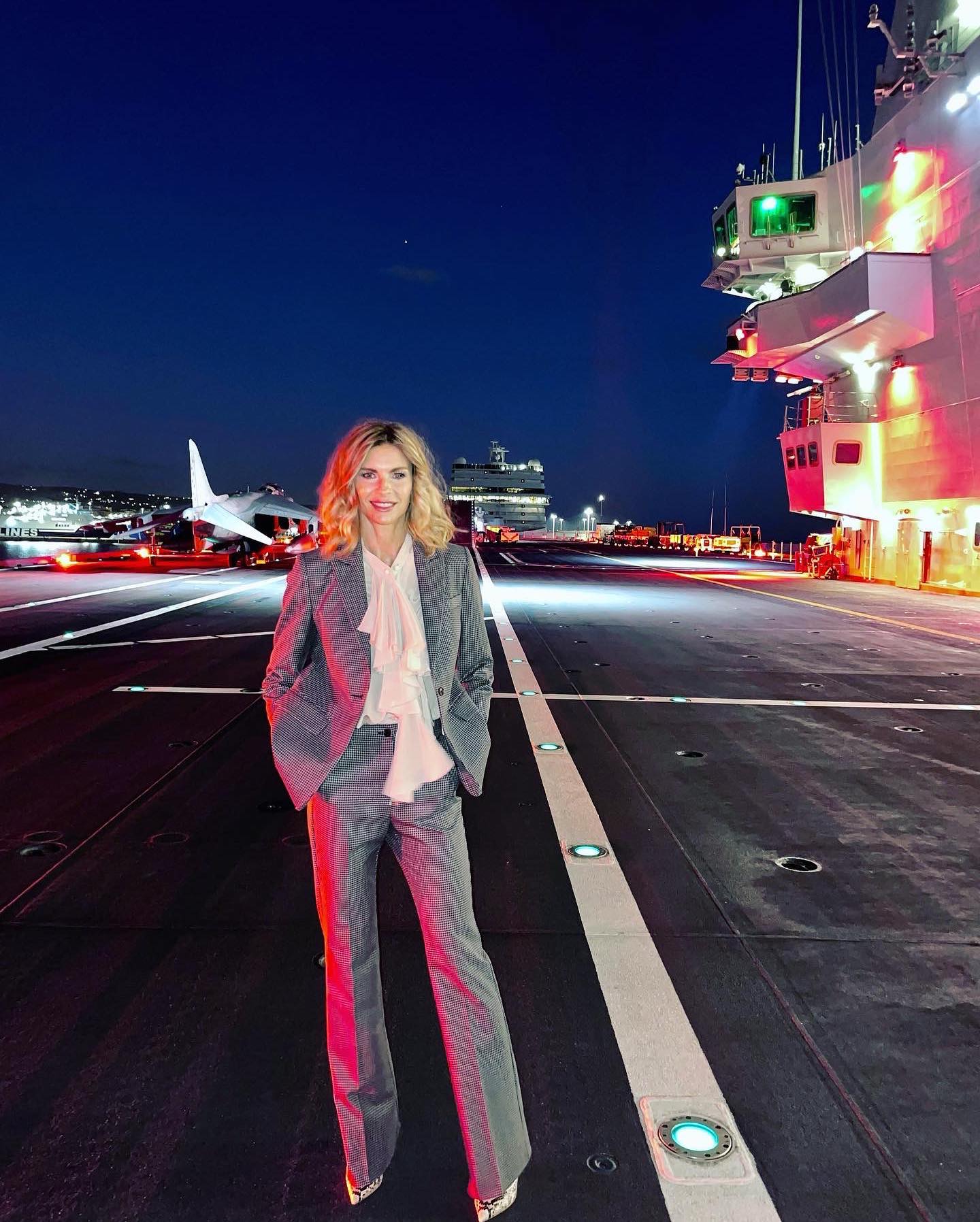 Martina Colombari “In arduis
servare mentem.”
Quando arrivi in Haiti, ti chiedi dove sia Dio. Ti ...