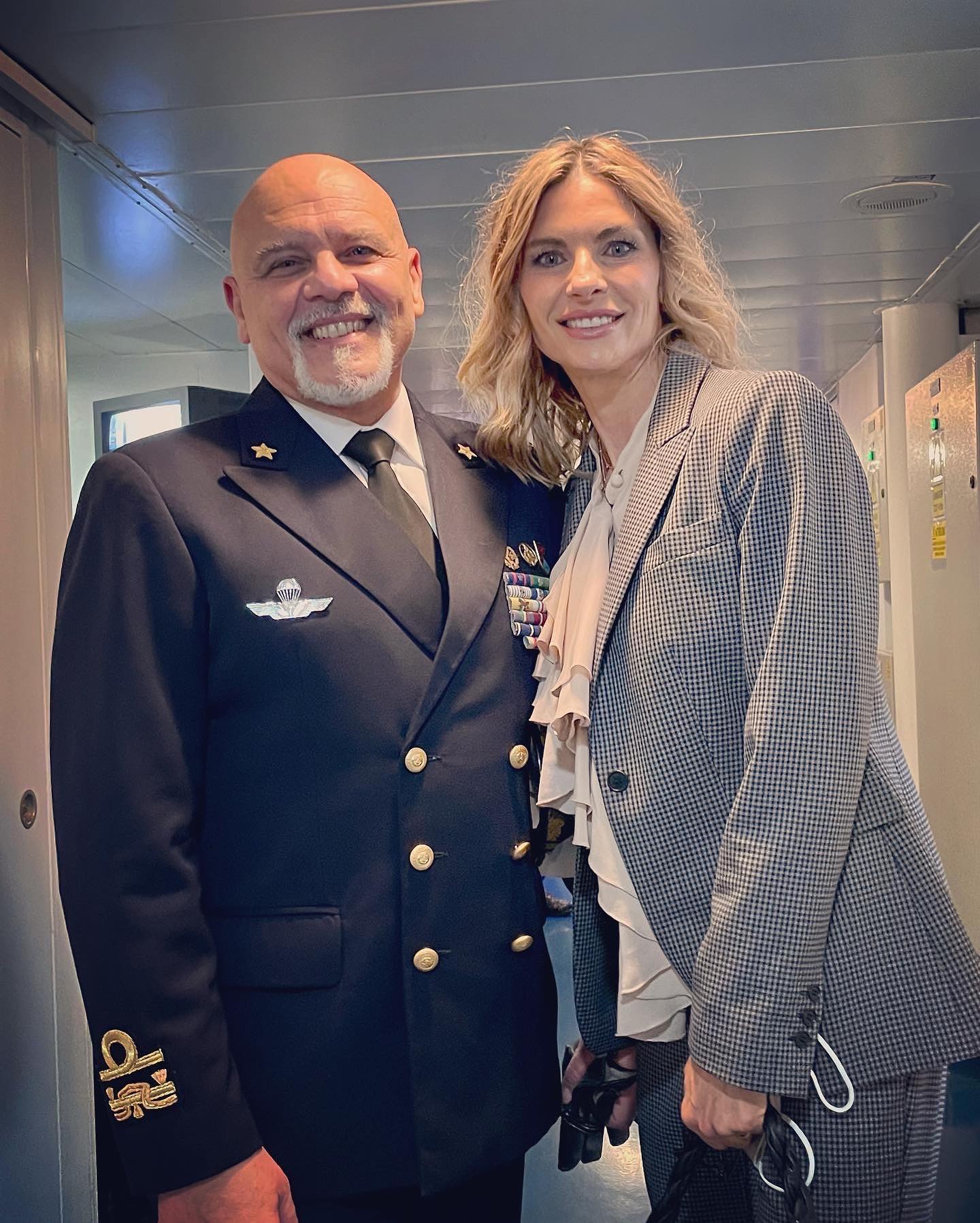 Martina Colombari “In arduis
servare mentem.”
Quando arrivi in Haiti, ti chiedi dove sia Dio. Ti ...