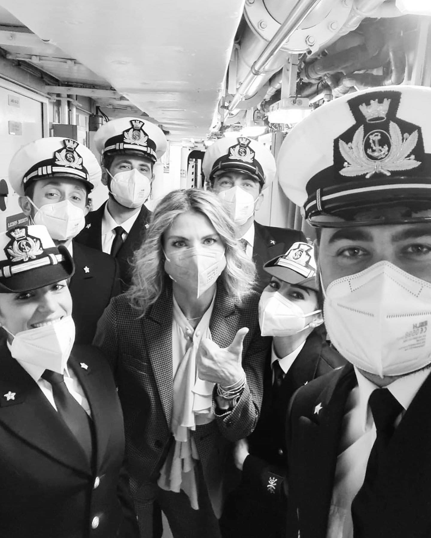 Martina Colombari “In arduis
servare mentem.”
Quando arrivi in Haiti, ti chiedi dove sia Dio. Ti ...