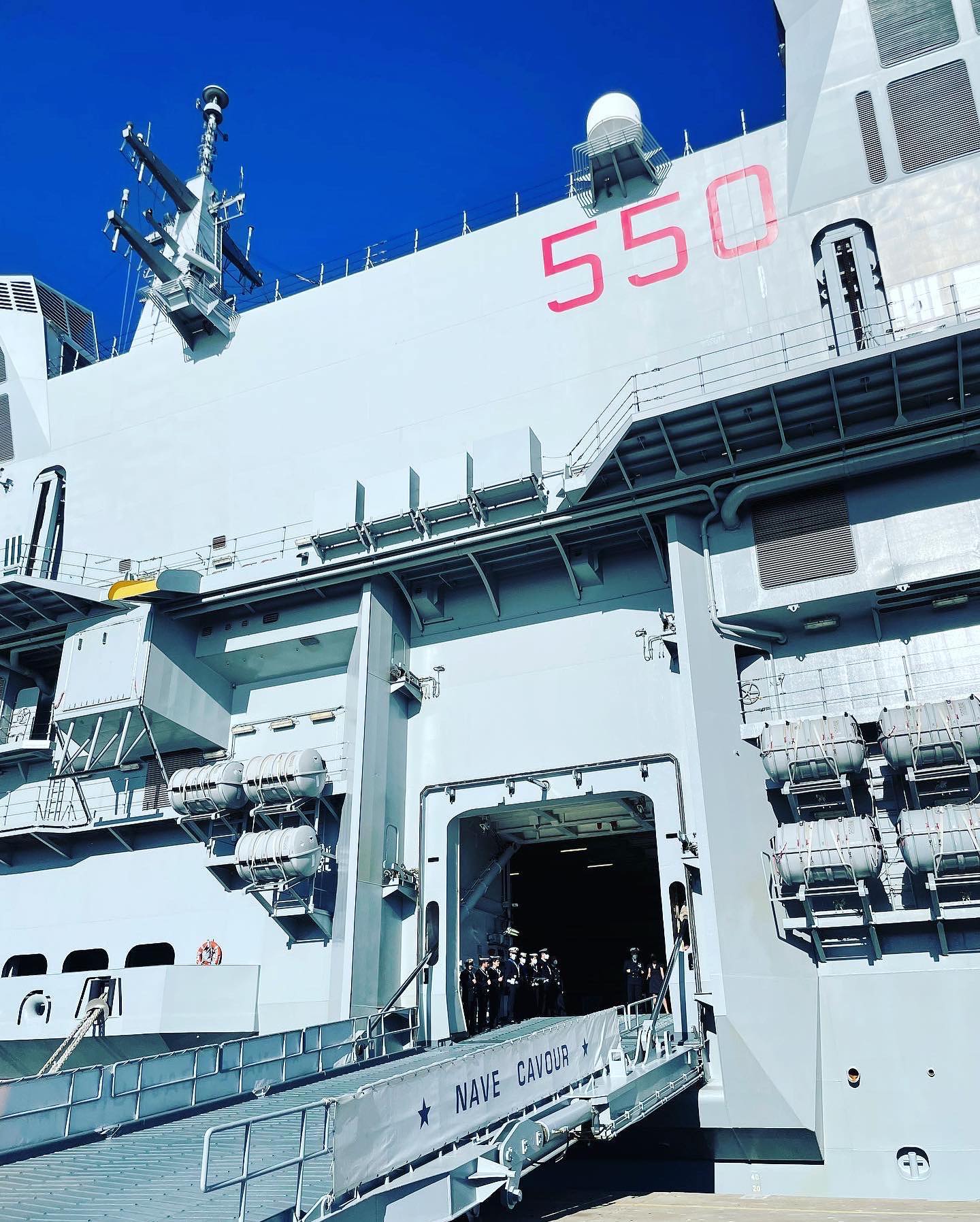 Martina Colombari “In arduis
servare mentem.”
Quando arrivi in Haiti, ti chiedi dove sia Dio. Ti ...