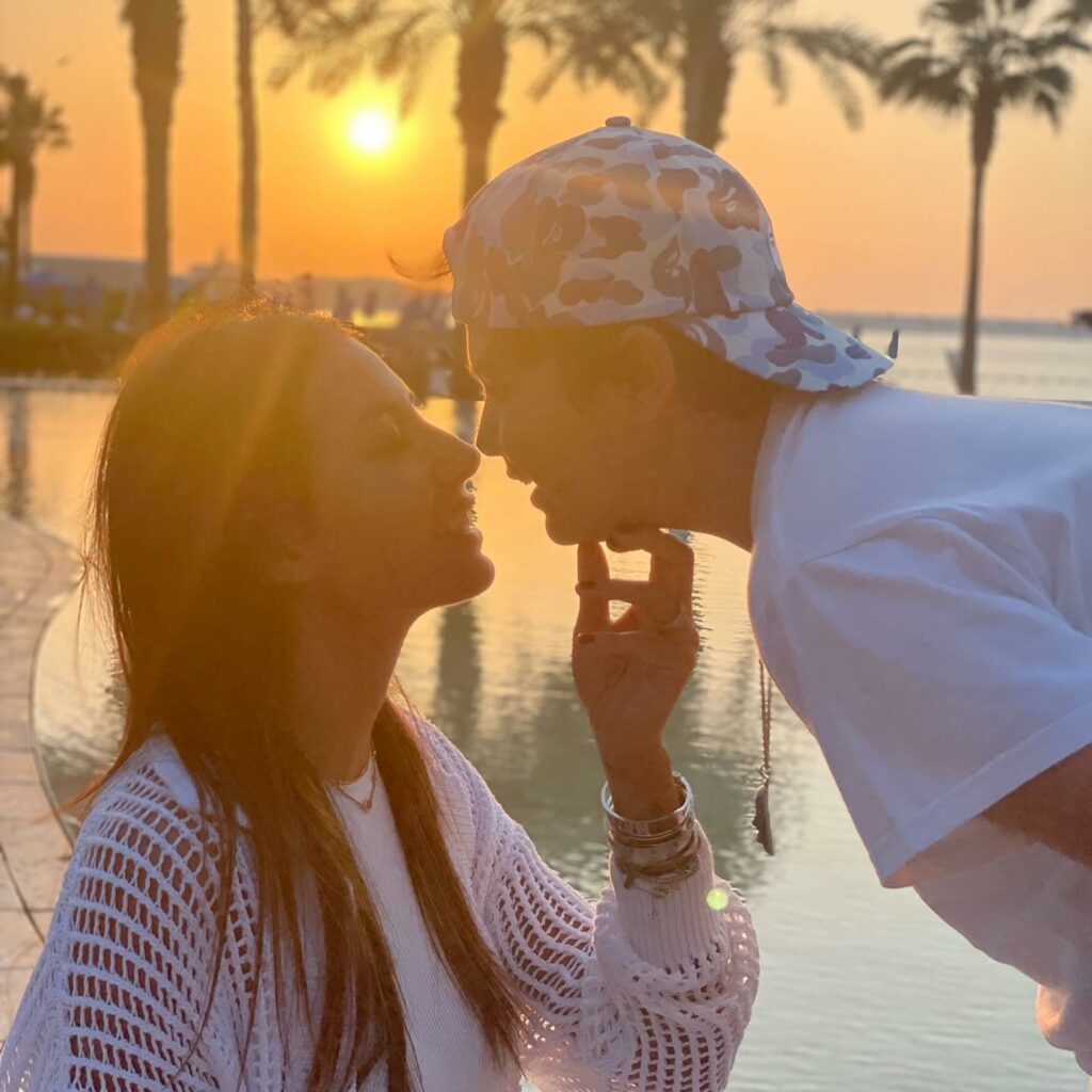 La principessa Elisabetta Gregoraci, regina dei selfie e regina del trash, ha conquistato il cuore...