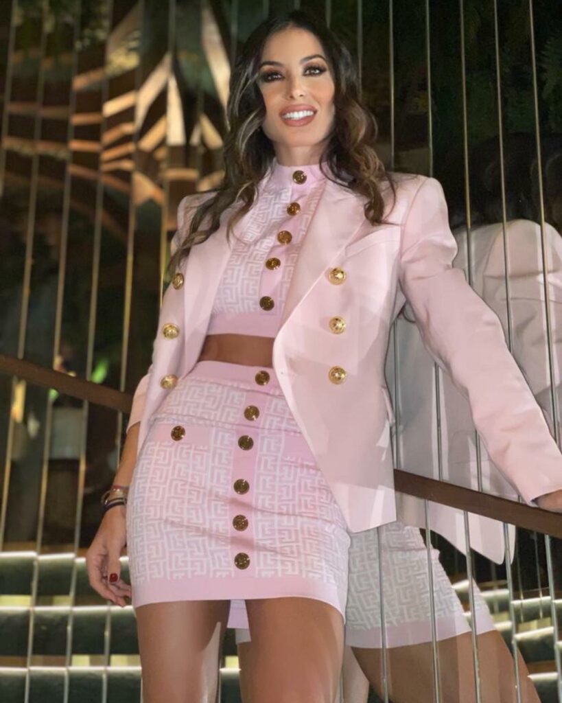 Elisabetta Gregoraci, Qualche  sera fa in un ristorante di Dubai che mi piace molto…spero vi piaccia i… su Instagram per i suoi fan