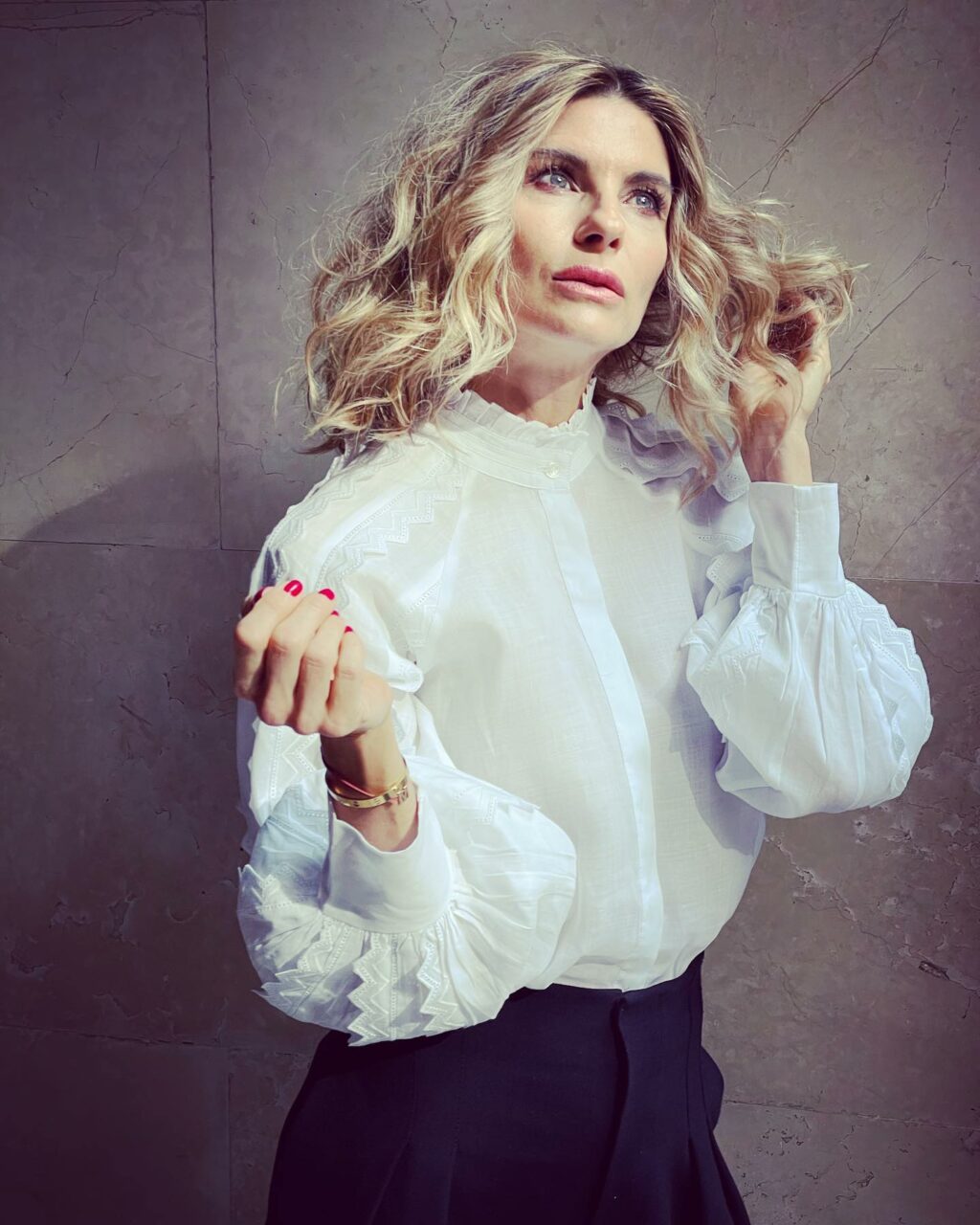 Cari amanti del gossip e della bellezza, oggi vi voglio parlare di una vera regina del glamour...