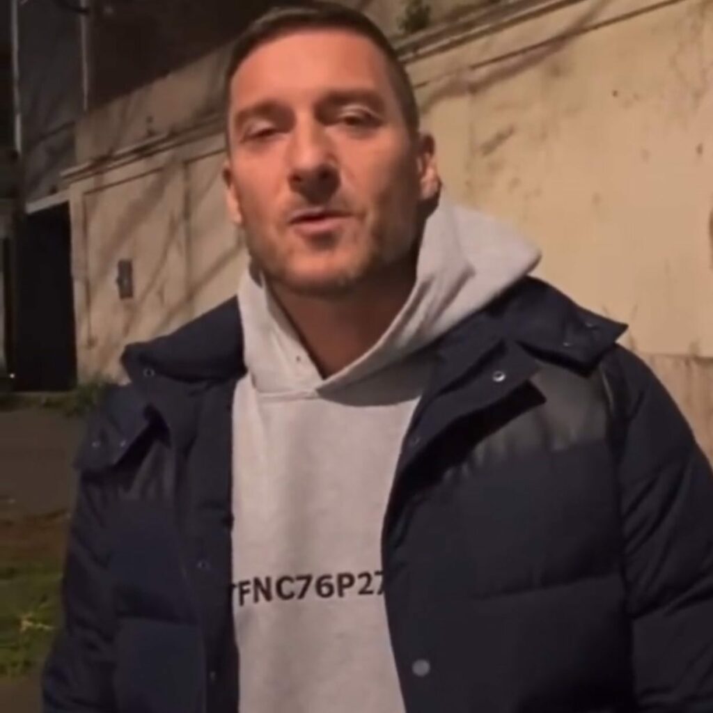 Selvaggia Lucarelli, Di tutta questa vicenda resterà solo l’immagine di Totti che invoca il diritto a… su Instagram per i suoi fan