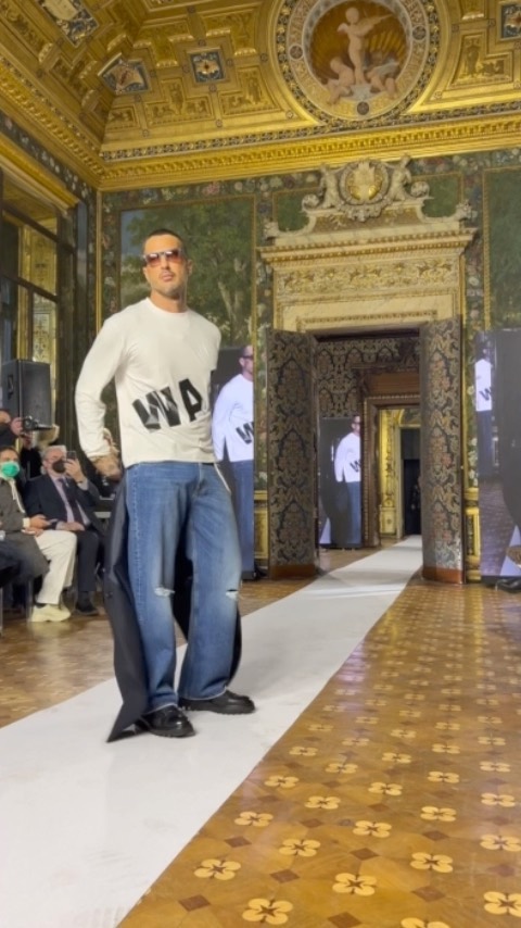 Fabrizio Corona, l'uomo dalle mille facce e altrettante polemiche, un vero e proprio personaggio a...