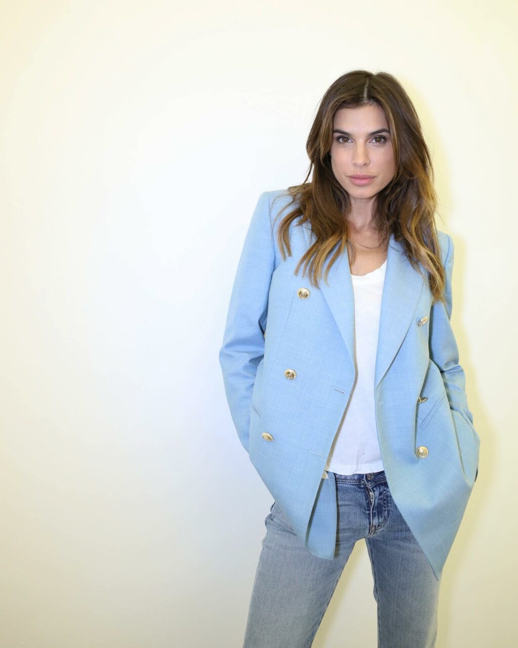 Elisabetta Canalis: una donna dalle mille sfaccettature, come uno specchio rotto in mille pezzi...