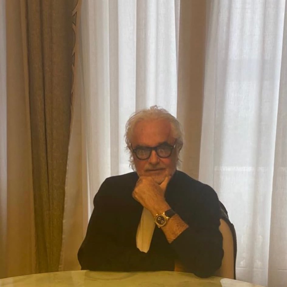 Flavio Briatore, il magnate dell'ardente mondo della Formula 1, è noto per la sua personalità...